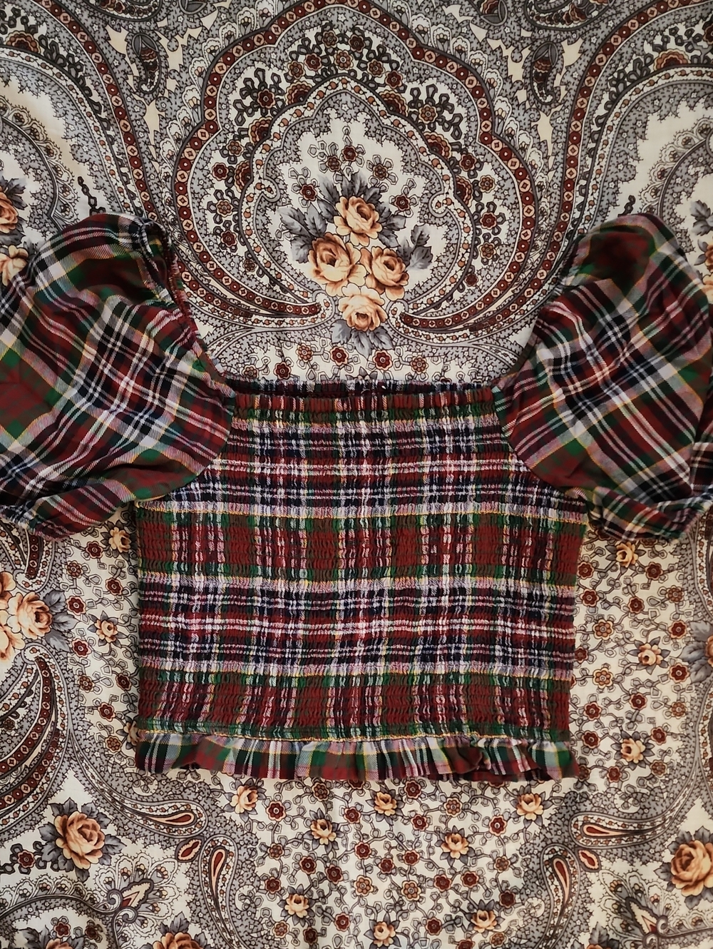 American Eagle Smocked Plaid Puff-Sleeve Crop Top - Green Red Plaid – Size L